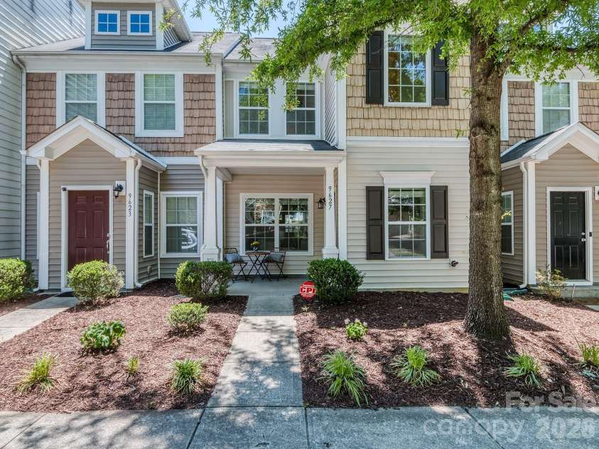 9627 Turning Wheel Drive, Charlotte, NC 28214.  MLS# CAR4384303, YatesRealty ID 30472. Welcome Home!