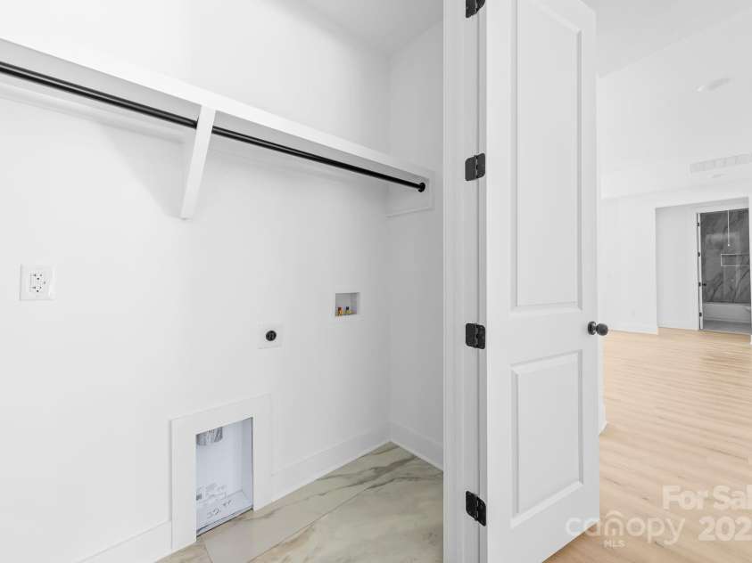 13109 Homewood Drive, Charlotte, NC 28262.  MLS# CAR4254239, YatesRealty ID 30473. Laundry room