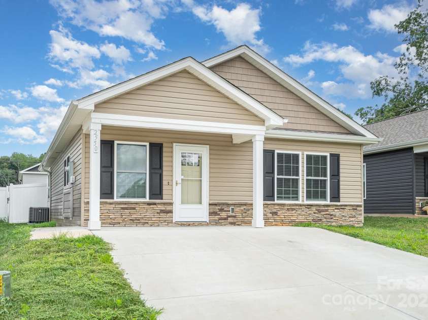 2550 Snow Creek Road, Hickory, NC 28601.  MLS# CAR4281947, YatesRealty ID 30474. 