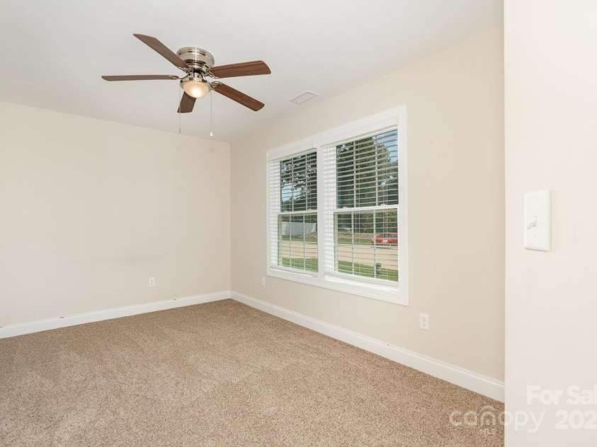 2550 Snow Creek Road, Hickory, NC 28601.  MLS# CAR4281947, YatesRealty ID 30474. 