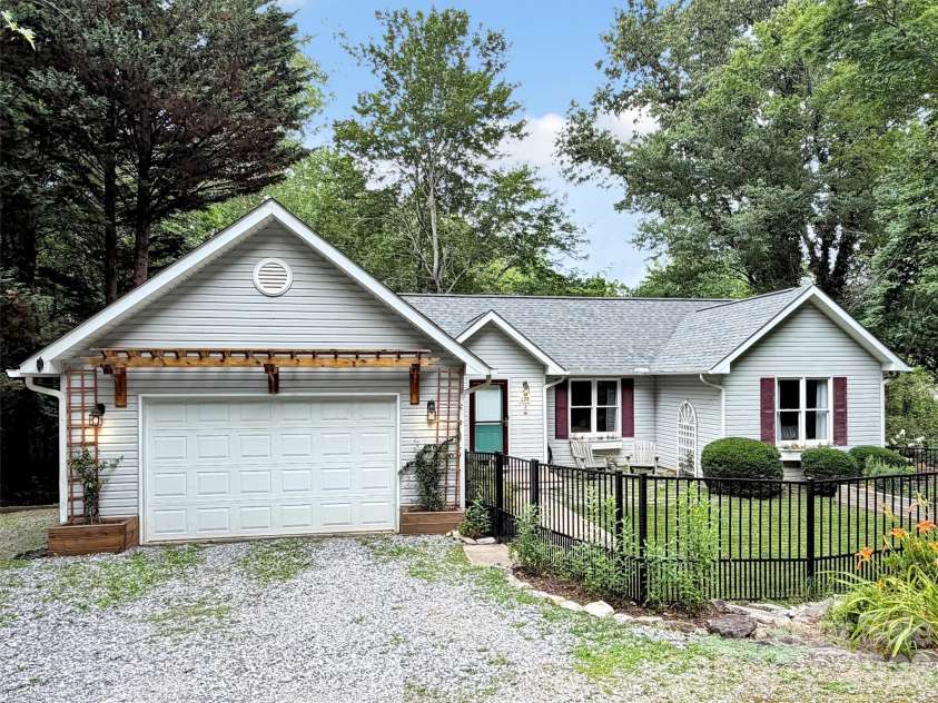 228 Crescent Drive, Lake Junaluska, NC 28745.  MLS# CAR4391043, YatesRealty ID 30475. 