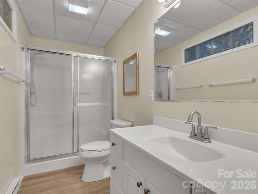 228 Crescent Drive, Lake Junaluska, NC 28745.  MLS# CAR4391043, YatesRealty ID 30475. Downstairs Full Bath