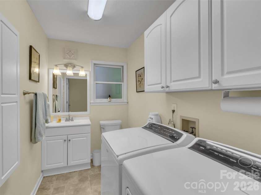 228 Crescent Drive, Lake Junaluska, NC 28745.  MLS# CAR4391043, YatesRealty ID 30475. Laundry Rm with 1/2 Bth