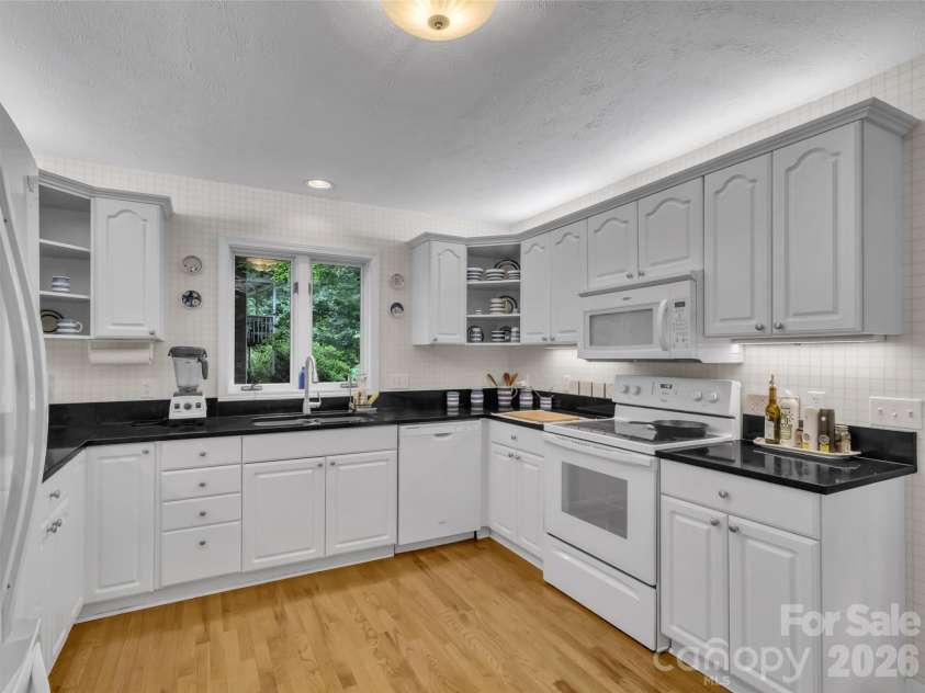 228 Crescent Drive, Lake Junaluska, NC 28745.  MLS# CAR4391043, YatesRealty ID 30475. Updated Kitchen