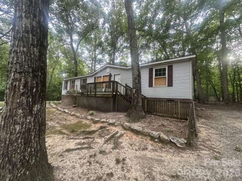 1018 Love Valley Road, Clover, SC 29710.  MLS# CAR4388364, YatesRealty ID 30476. 