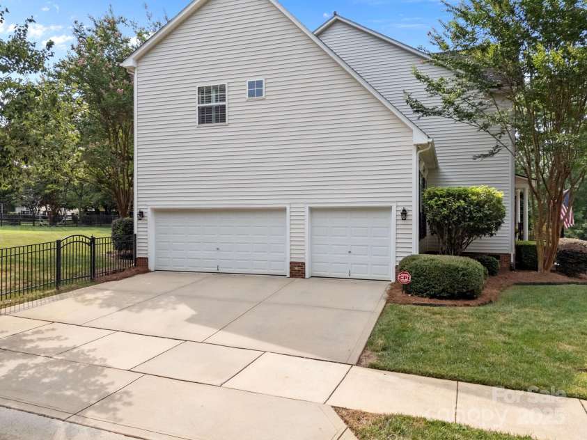 6703 Garden Hill Drive, Huntersville, NC 28078.  MLS# CAR4265776, YatesRealty ID 30476. 3 car garage