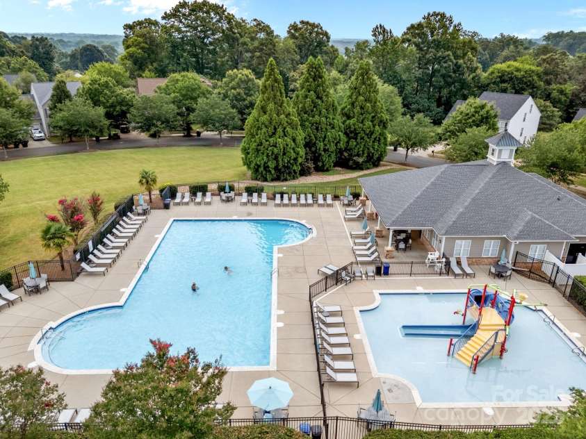 6703 Garden Hill Drive, Huntersville, NC 28078.  MLS# CAR4265776, YatesRealty ID 30476. 