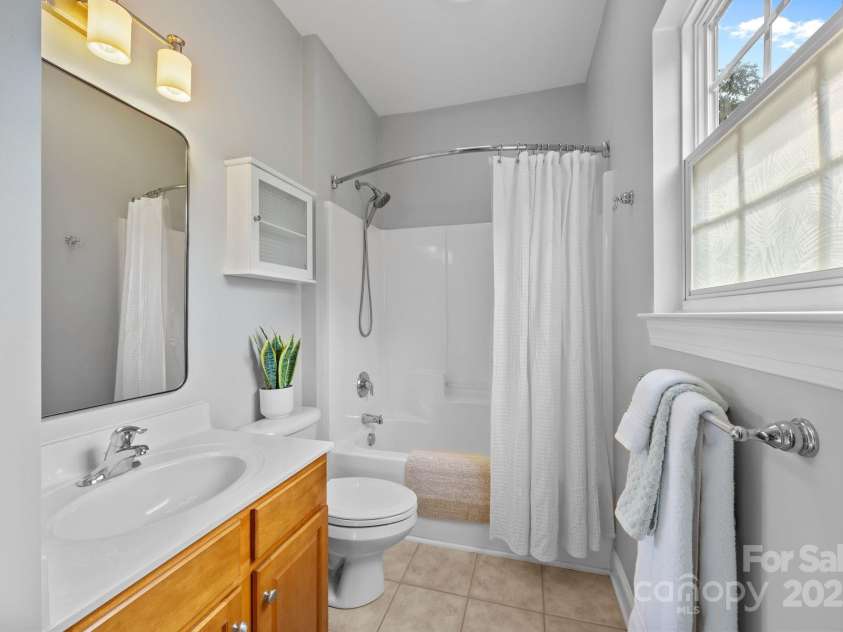 6703 Garden Hill Drive, Huntersville, NC 28078.  MLS# CAR4265776, YatesRealty ID 30476. Ensuite bathroom off bedroom 1