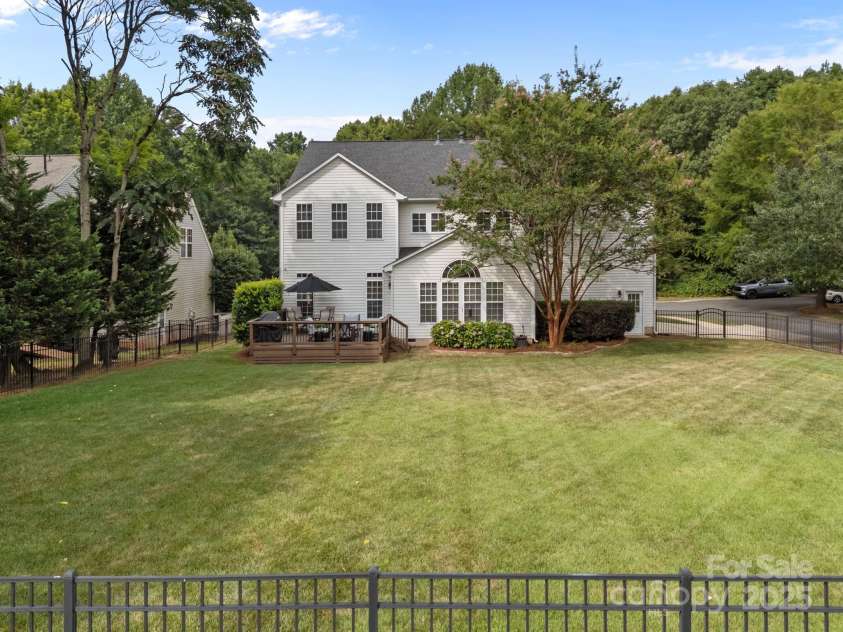 6703 Garden Hill Drive, Huntersville, NC 28078.  MLS# CAR4265776, YatesRealty ID 30476. Flat, fenced rear yard