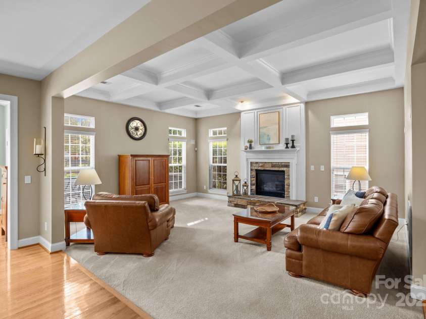 6703 Garden Hill Drive, Huntersville, NC 28078.  MLS# CAR4265776, YatesRealty ID 30476. Transom windows add natural light