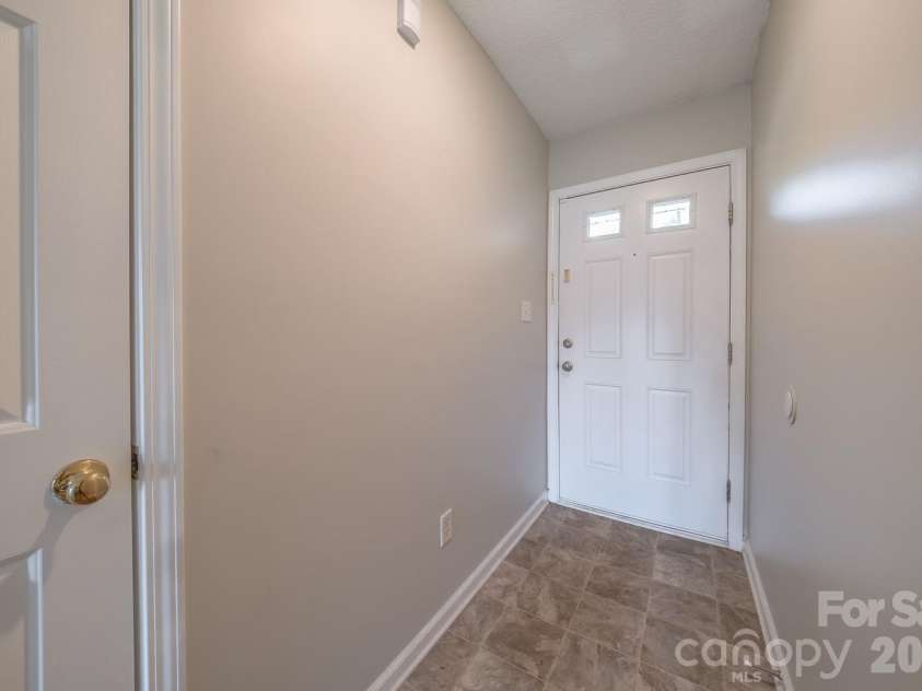3003 Fairglen Road, Charlotte, NC 28269.  MLS# CAR4392341, YatesRealty ID 30477. 