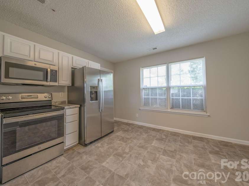 3003 Fairglen Road, Charlotte, NC 28269.  MLS# CAR4392341, YatesRealty ID 30477. 