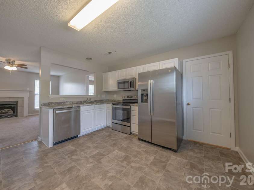 3003 Fairglen Road, Charlotte, NC 28269.  MLS# CAR4392341, YatesRealty ID 30477. 