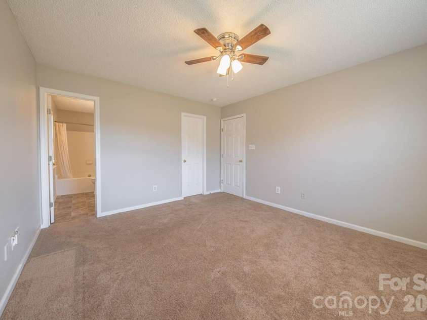3003 Fairglen Road, Charlotte, NC 28269.  MLS# CAR4392341, YatesRealty ID 30477. 