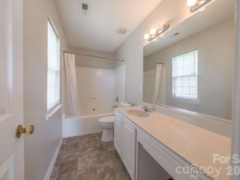 3003 Fairglen Road, Charlotte, NC 28269.  MLS# CAR4392341, YatesRealty ID 30477. 