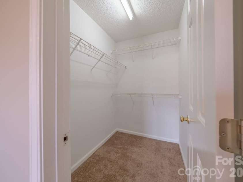 3003 Fairglen Road, Charlotte, NC 28269.  MLS# CAR4392341, YatesRealty ID 30477. 