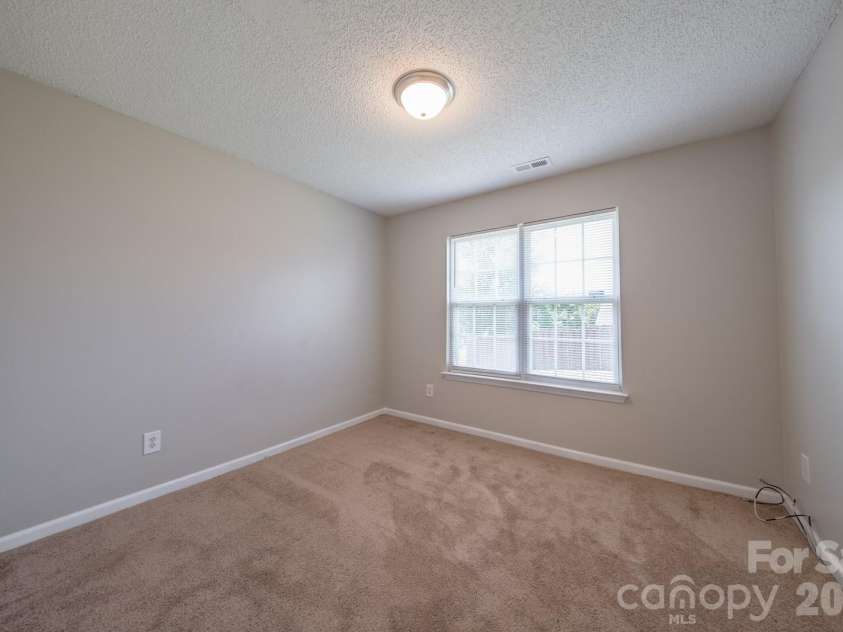 3003 Fairglen Road, Charlotte, NC 28269.  MLS# CAR4392341, YatesRealty ID 30477. 