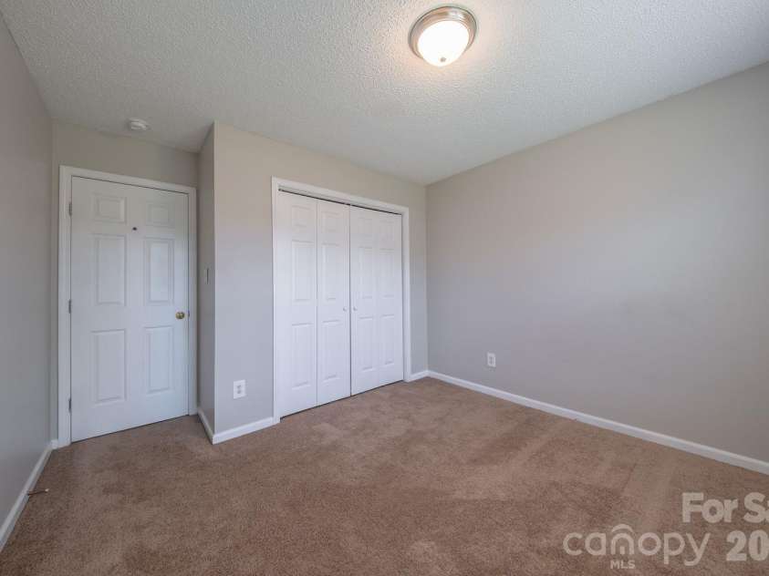3003 Fairglen Road, Charlotte, NC 28269.  MLS# CAR4392341, YatesRealty ID 30477. 