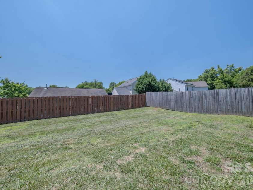 3003 Fairglen Road, Charlotte, NC 28269.  MLS# CAR4392341, YatesRealty ID 30477. 