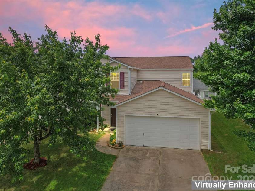 3996 Heather View Lane, Winston Salem, NC 27127.  MLS# CAR4261044, YatesRealty ID 30478. 