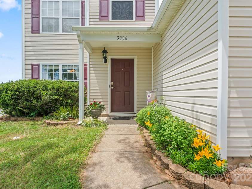 3996 Heather View Lane, Winston Salem, NC 27127.  MLS# CAR4261044, YatesRealty ID 30478. 