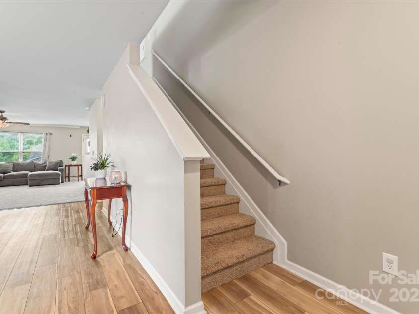 3996 Heather View Lane, Winston Salem, NC 27127.  MLS# CAR4261044, YatesRealty ID 30478. 