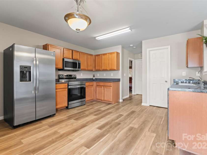 3996 Heather View Lane, Winston Salem, NC 27127.  MLS# CAR4261044, YatesRealty ID 30478. 