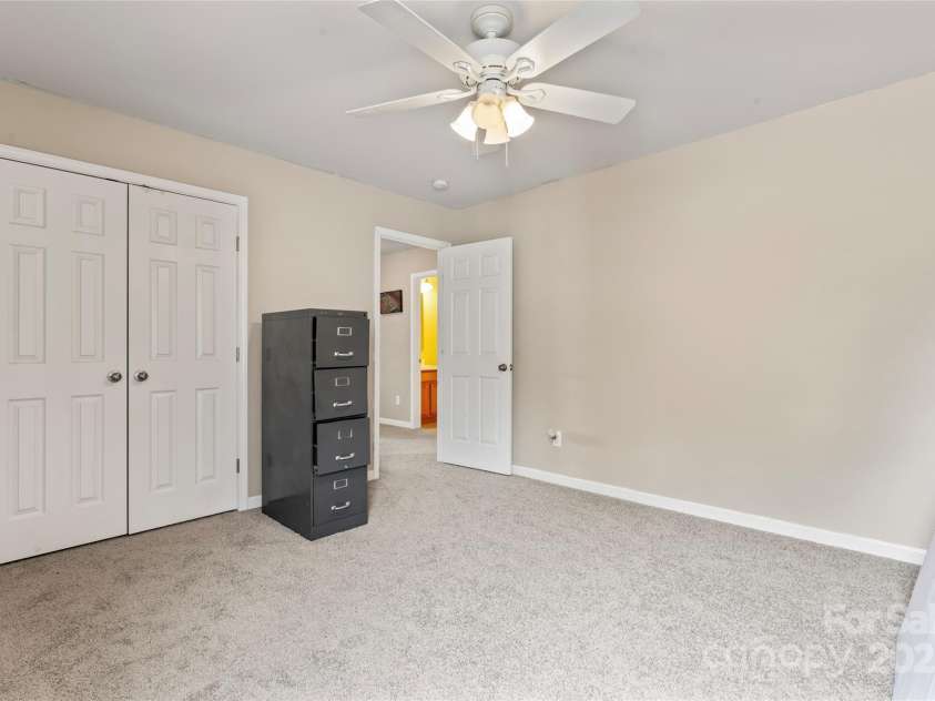 3996 Heather View Lane, Winston Salem, NC 27127.  MLS# CAR4261044, YatesRealty ID 30478. 