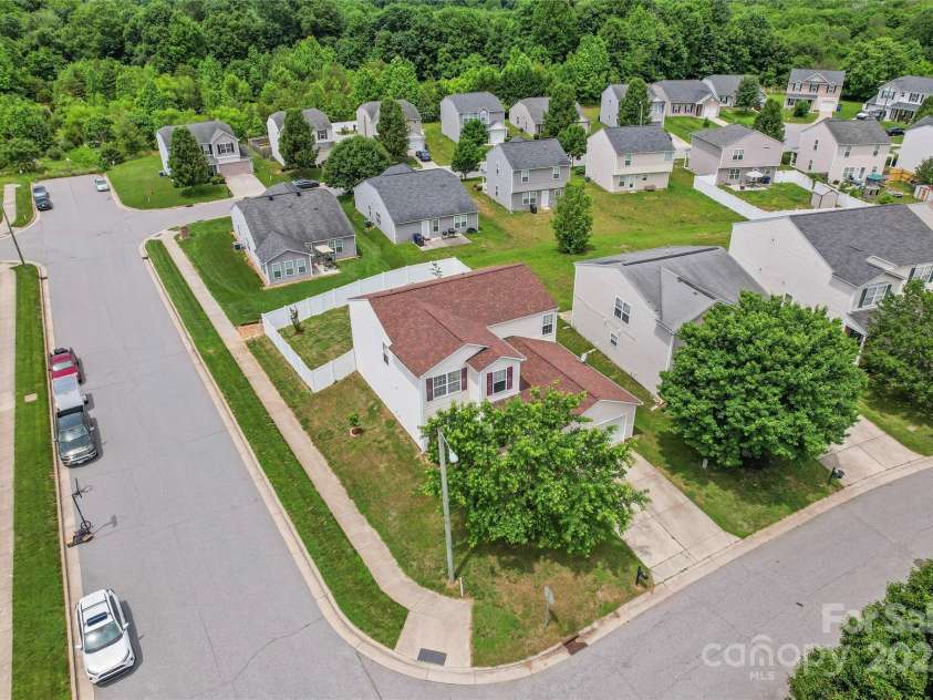 3996 Heather View Lane, Winston Salem, NC 27127.  MLS# CAR4261044, YatesRealty ID 30478. 