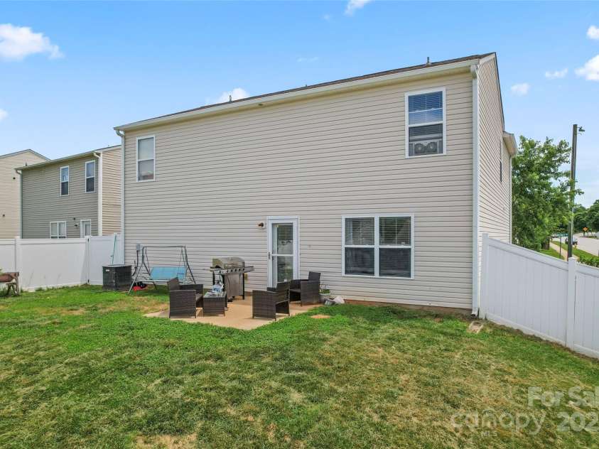 3996 Heather View Lane, Winston Salem, NC 27127.  MLS# CAR4261044, YatesRealty ID 30478. 