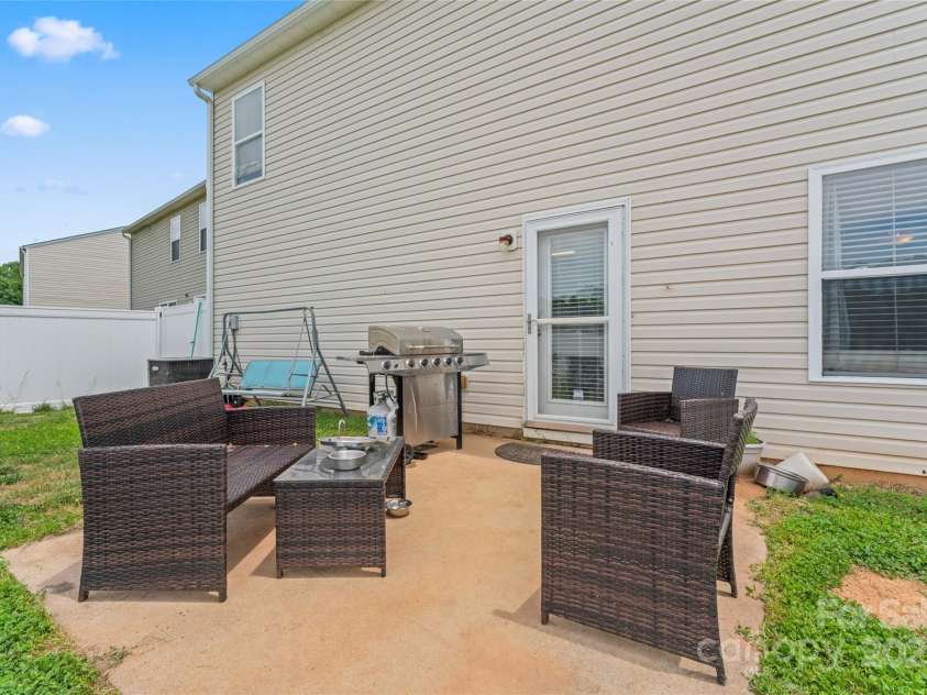 3996 Heather View Lane, Winston Salem, NC 27127.  MLS# CAR4261044, YatesRealty ID 30478. 