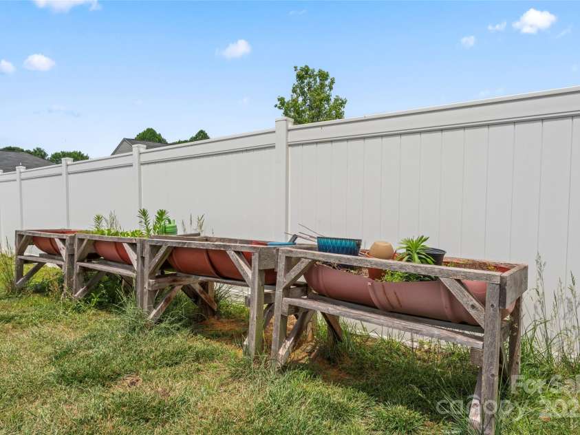 3996 Heather View Lane, Winston Salem, NC 27127.  MLS# CAR4261044, YatesRealty ID 30478. 