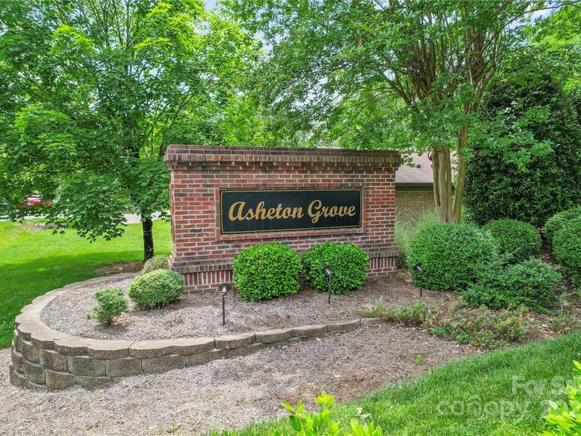 3996 Heather View Lane, Winston Salem, NC 27127.  MLS# CAR4261044, YatesRealty ID 30478. 
