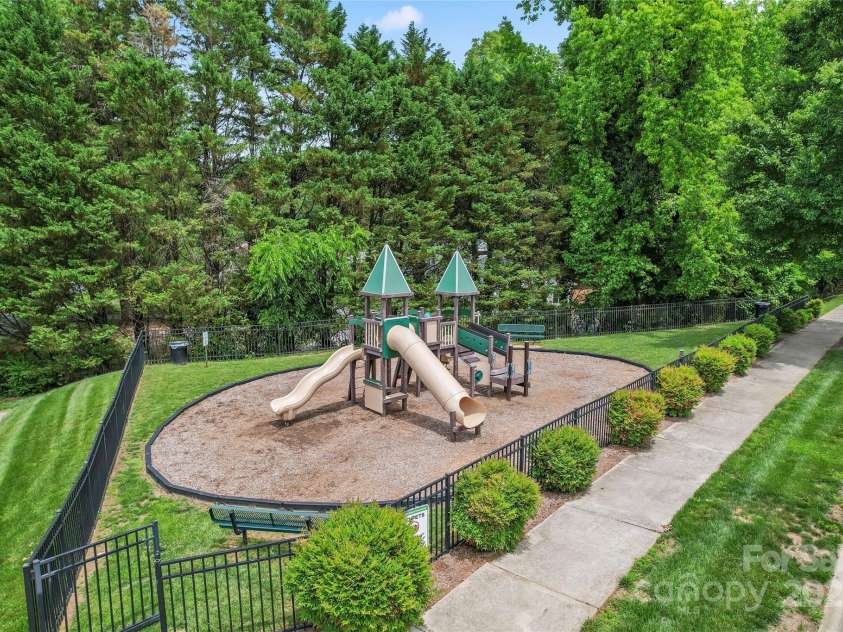 3996 Heather View Lane, Winston Salem, NC 27127.  MLS# CAR4261044, YatesRealty ID 30478. 