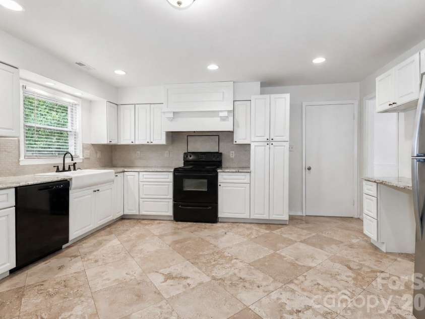 7441 Riding Trail Road, Charlotte, NC 28212.  MLS# CAR4391897, YatesRealty ID 30478. 