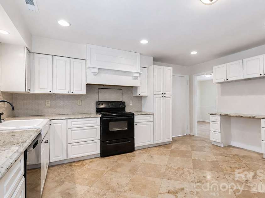 7441 Riding Trail Road, Charlotte, NC 28212.  MLS# CAR4391897, YatesRealty ID 30478. 