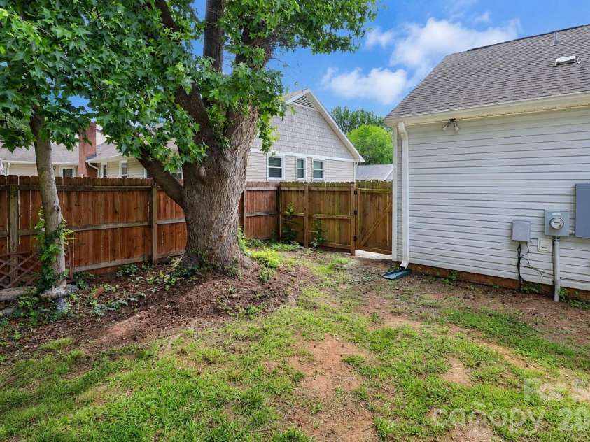 7441 Riding Trail Road, Charlotte, NC 28212.  MLS# CAR4391897, YatesRealty ID 30478. 