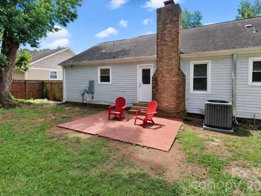 7441 Riding Trail Road, Charlotte, NC 28212.  MLS# CAR4391897, YatesRealty ID 30478. 
