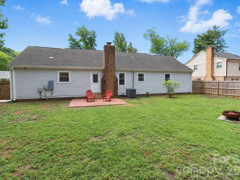 7441 Riding Trail Road, Charlotte, NC 28212.  MLS# CAR4391897, YatesRealty ID 30478. 