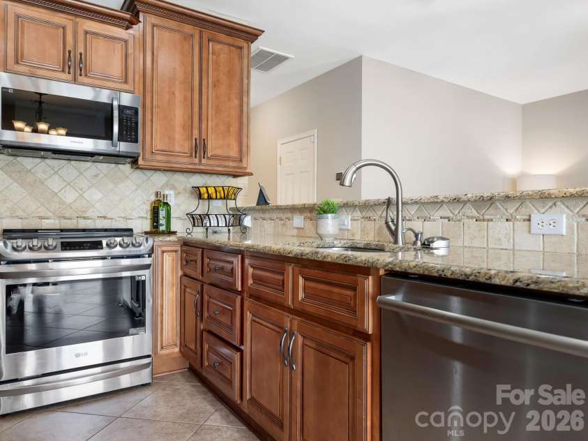 103 Morab Drive, Matthews, NC 28104.  MLS# CAR4361781, YatesRealty ID 30479. Kitchen