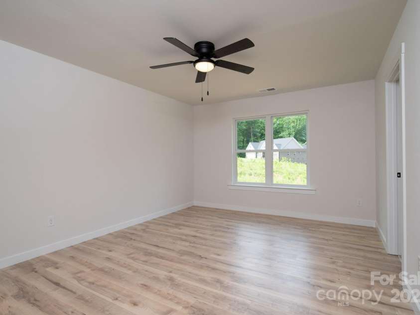 207 9th Court, Conover, NC 28613.  MLS# CAR4258664, YatesRealty ID 30479. 2nd floor bedroom 3