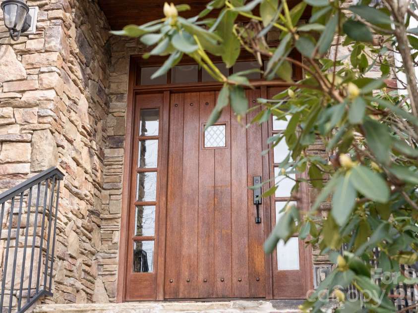 19 Angler Trail, Asheville, NC 28803.  MLS# CAR4350283, YatesRealty ID 3048. 