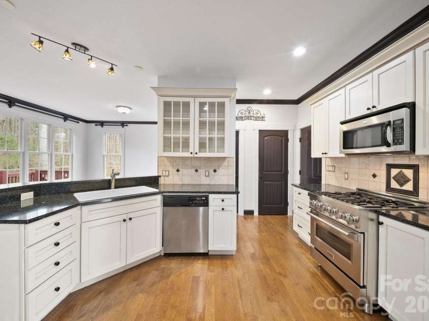 19 Angler Trail, Asheville, NC 28803.  MLS# CAR4350283, YatesRealty ID 3048. 