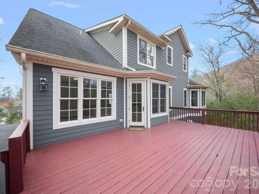19 Angler Trail, Asheville, NC 28803.  MLS# CAR4350283, YatesRealty ID 3048. 