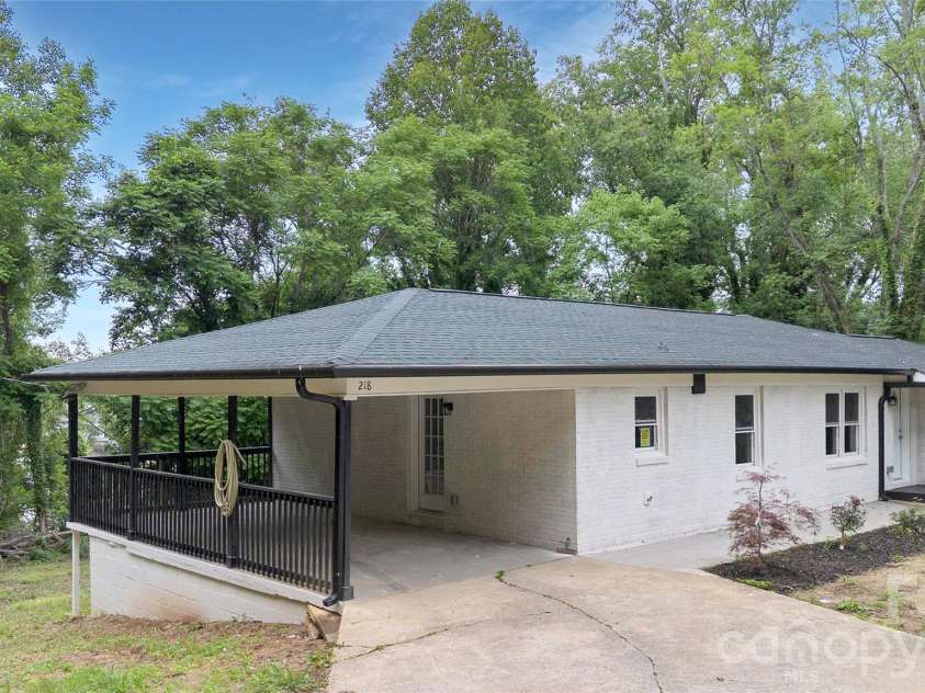 218 Palmer Street, Lenoir, NC 28645.  MLS# CAR4388853, YatesRealty ID 30480. 