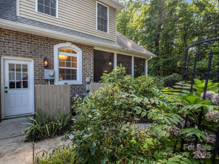 53 Kanuga Forest Drive, Hendersonville, NC 28739.  MLS# CAR4284167, YatesRealty ID 30480. 