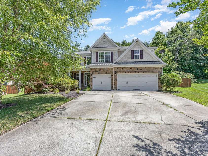 4504 Rockland Court, High Point, NC 27265.  MLS# CAR4255057, YatesRealty ID 30481. 