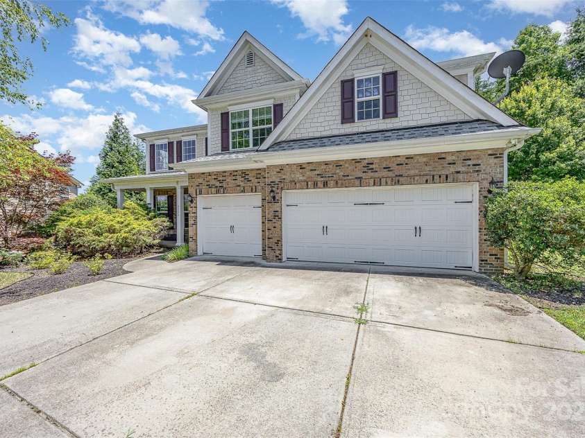 4504 Rockland Court, High Point, NC 27265.  MLS# CAR4255057, YatesRealty ID 30481. 