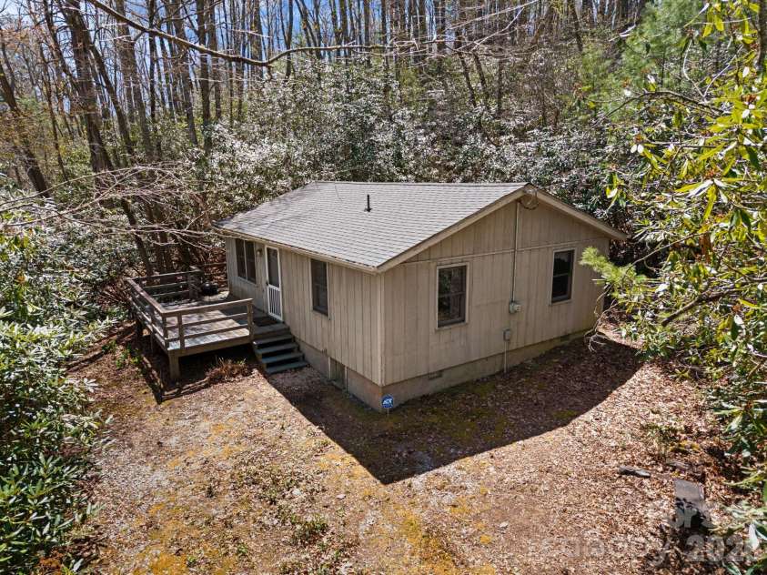 8977 Rose Hollow Avenue, Newland, NC 28657.  MLS# CAR4379990, YatesRealty ID 30482. 
