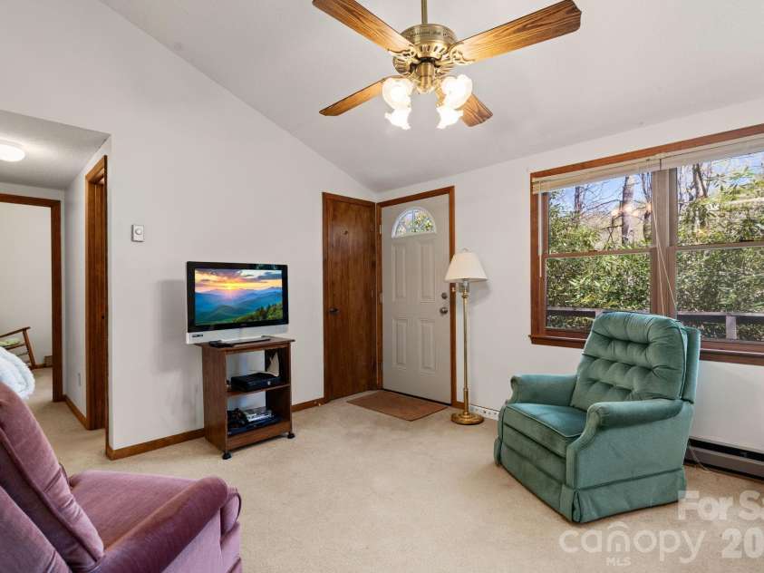 8977 Rose Hollow Avenue, Newland, NC 28657.  MLS# CAR4379990, YatesRealty ID 30482. 